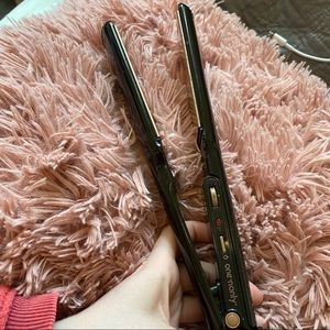 One n Only 1 1/2 inch argan straightener